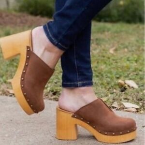 Mia dark brown faux suede closed toe chunky clog block heel shoes size 6.5